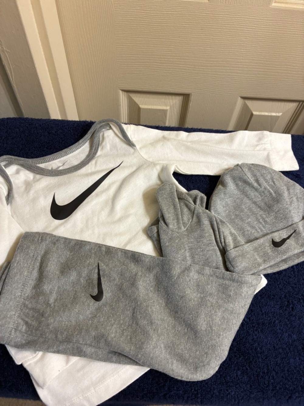 Nike Infant Outfit in White, Gray & Black Swoosh 3 piece set